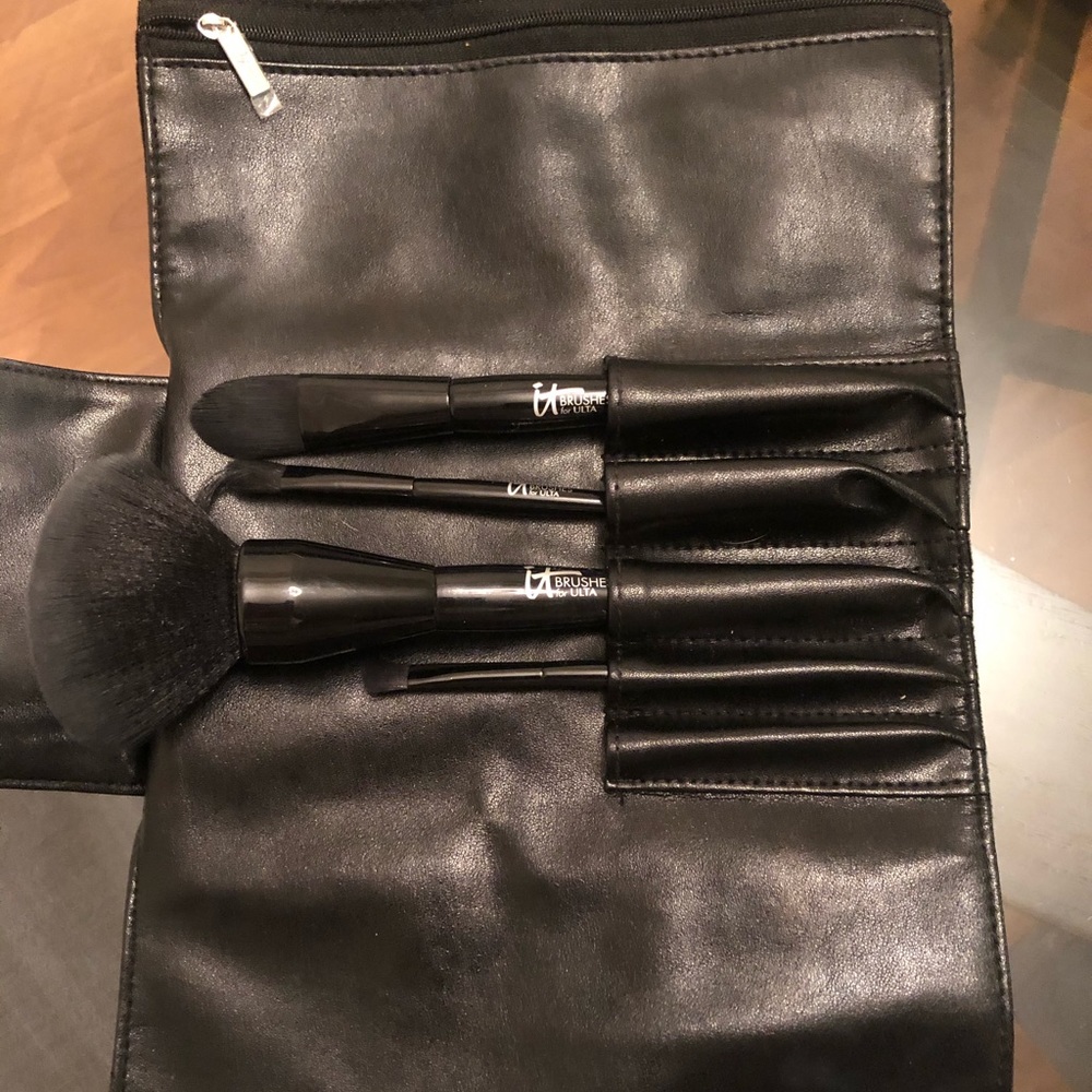 IT Cosmetics brush set